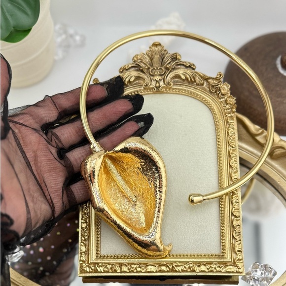 Zara Statement Gold Calla Lily Choker Necklace - Picture 8 of 12